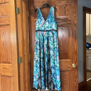 Fabulous Lilly Pulitzer Maxi! Elegant timeless dress for many occasions- !
